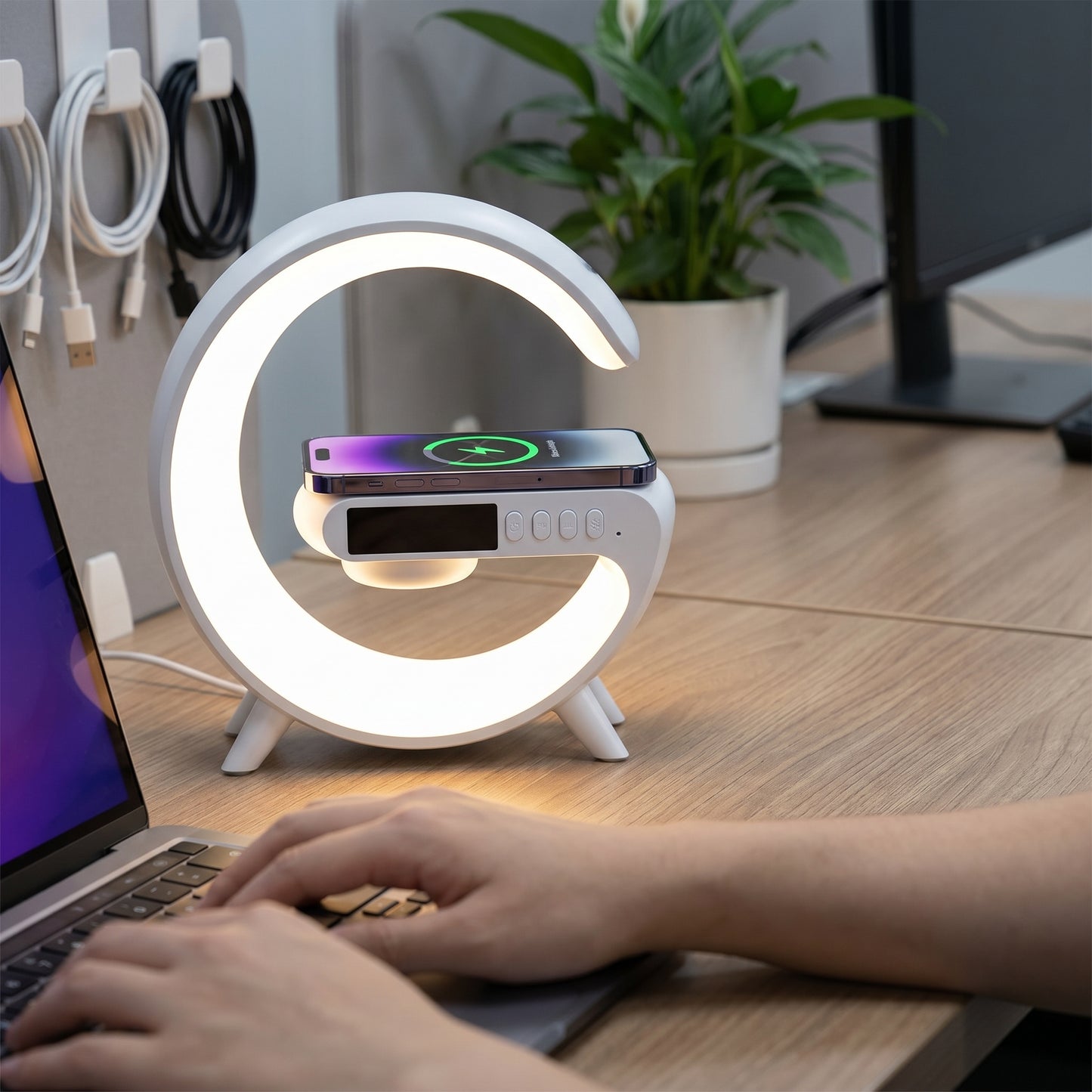 Reloj Despertador Multifuncional con Luz LED y Cargador Inalámbrico
